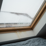 skraplanie wody na oknach dachowych